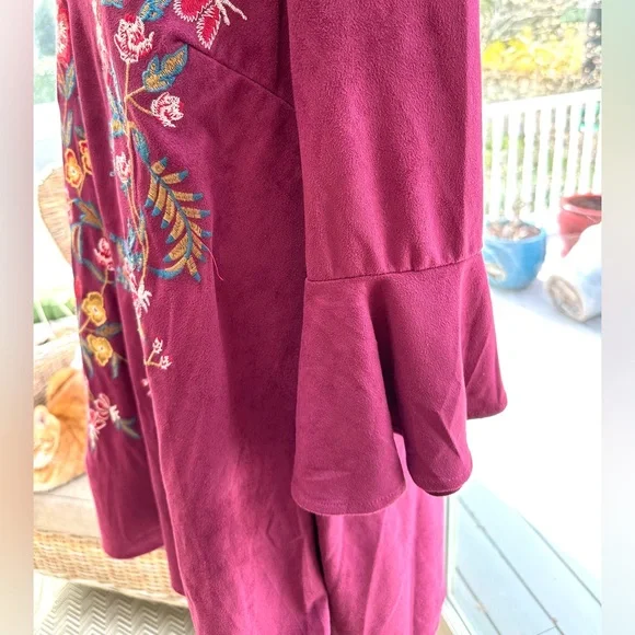 Altar’d State XS NWOT Bell Sleeve Swing Dress Embroidered Floral V-Neck Burgundy - Picture 6 of 11